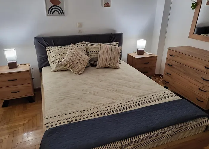 Hause By 2